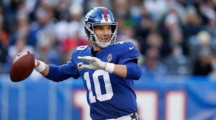 eli-manning-back-giants.jpg